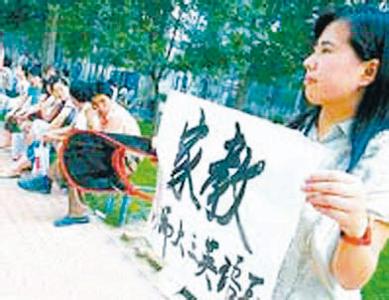 三千块哪请得起农民工！只能请个大学生