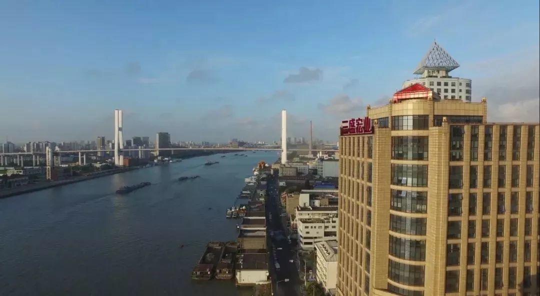 董事长当众大哭！刚挤进房地产百强榜，就遭遇员工集体讨债