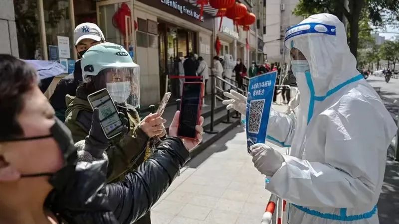 河南村镇银行储户被赋红码，谁是幕后操盘手？