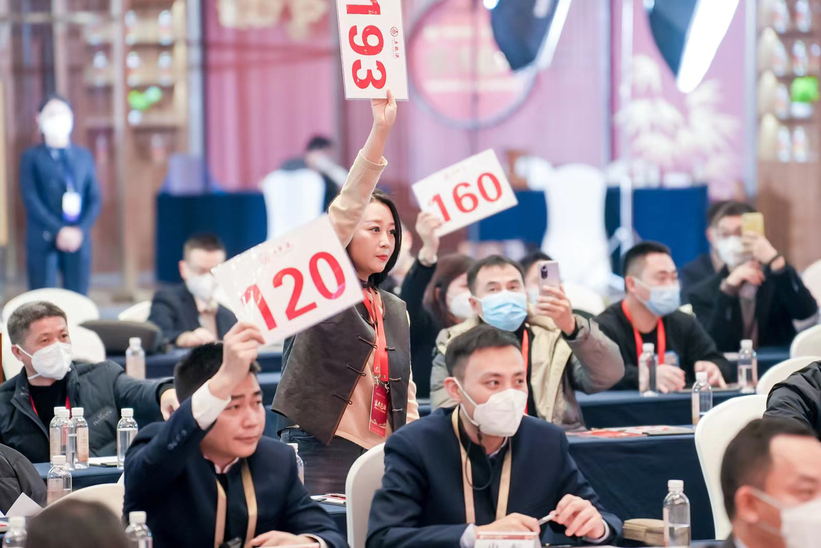 “家有老酒”拥抱时间的价值，和美五粮液讲好一个“陈年故事”