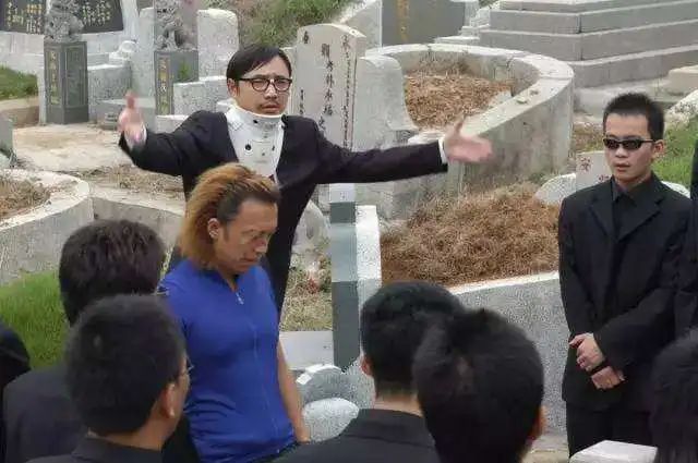 讣告越来越多！院士、教授、药企高管....“殡葬大小王”股价躁动，一只暴涨81%