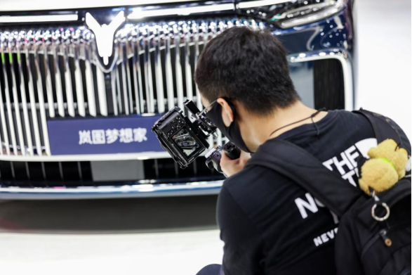 港股市场迎来“中国新实力”！岚图汽车到底有多少王牌？