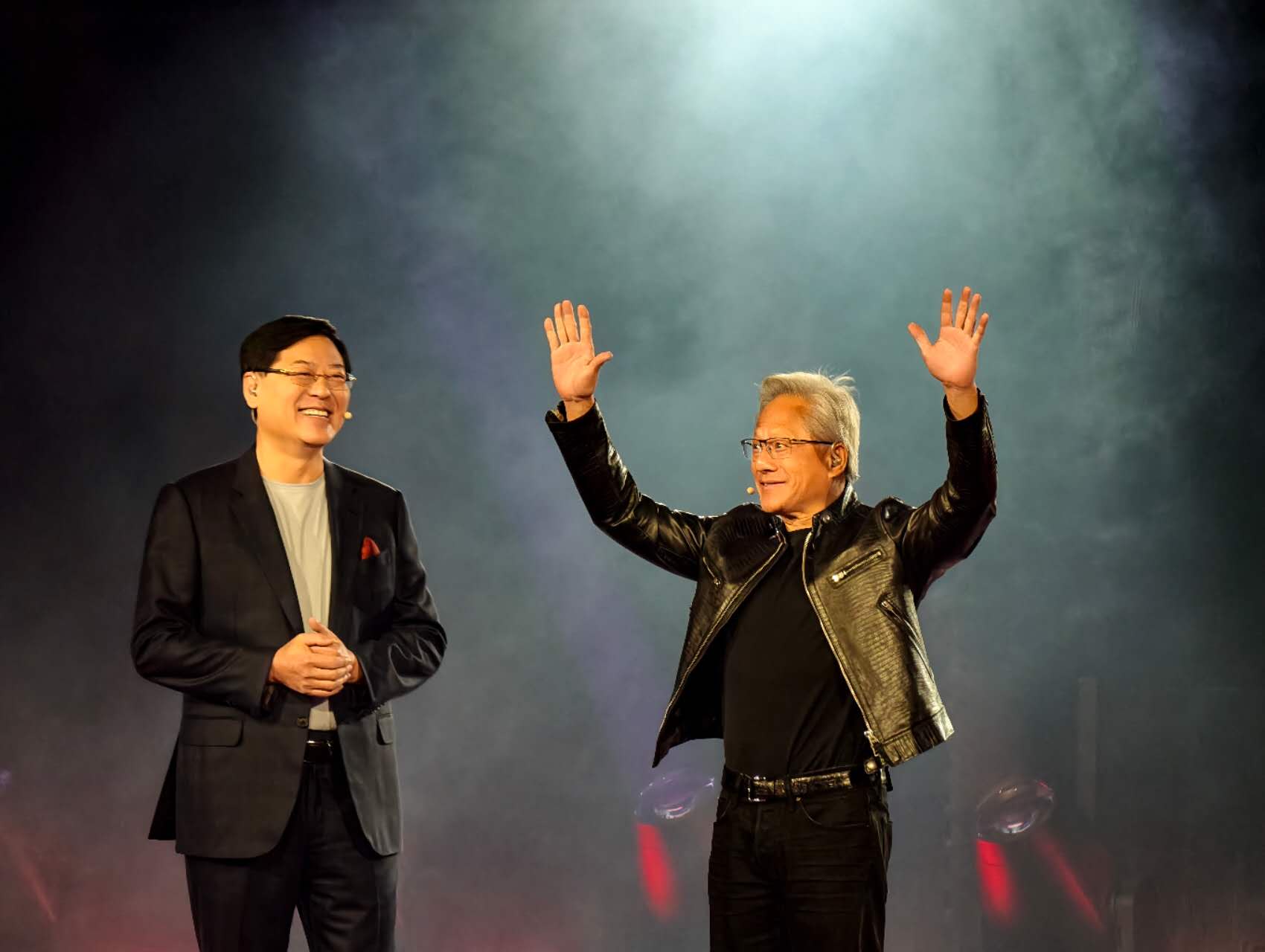 英伟达黄仁勋宣布与联想最新合作计划：联想人工智能云超级工厂