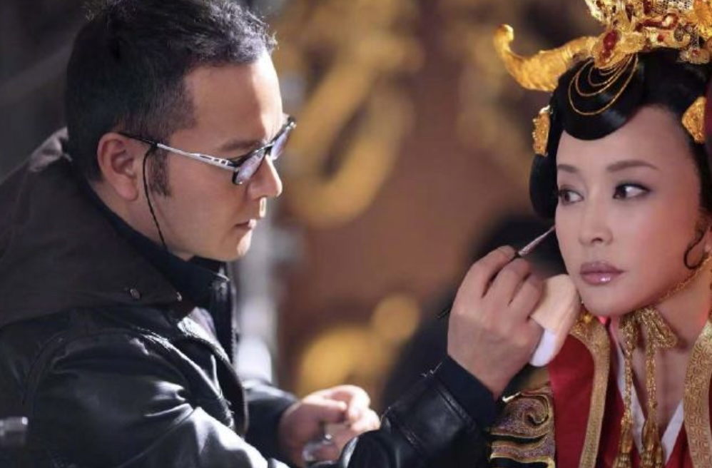 中国最会化妆的男富豪，一把套现15亿！什么信号？