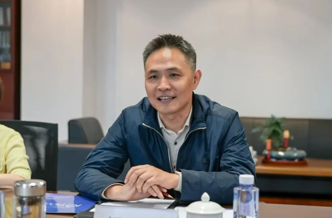 汤一原重回北京日报社并出任社长，职业生涯横跨党报、都市报与地方宣传系统