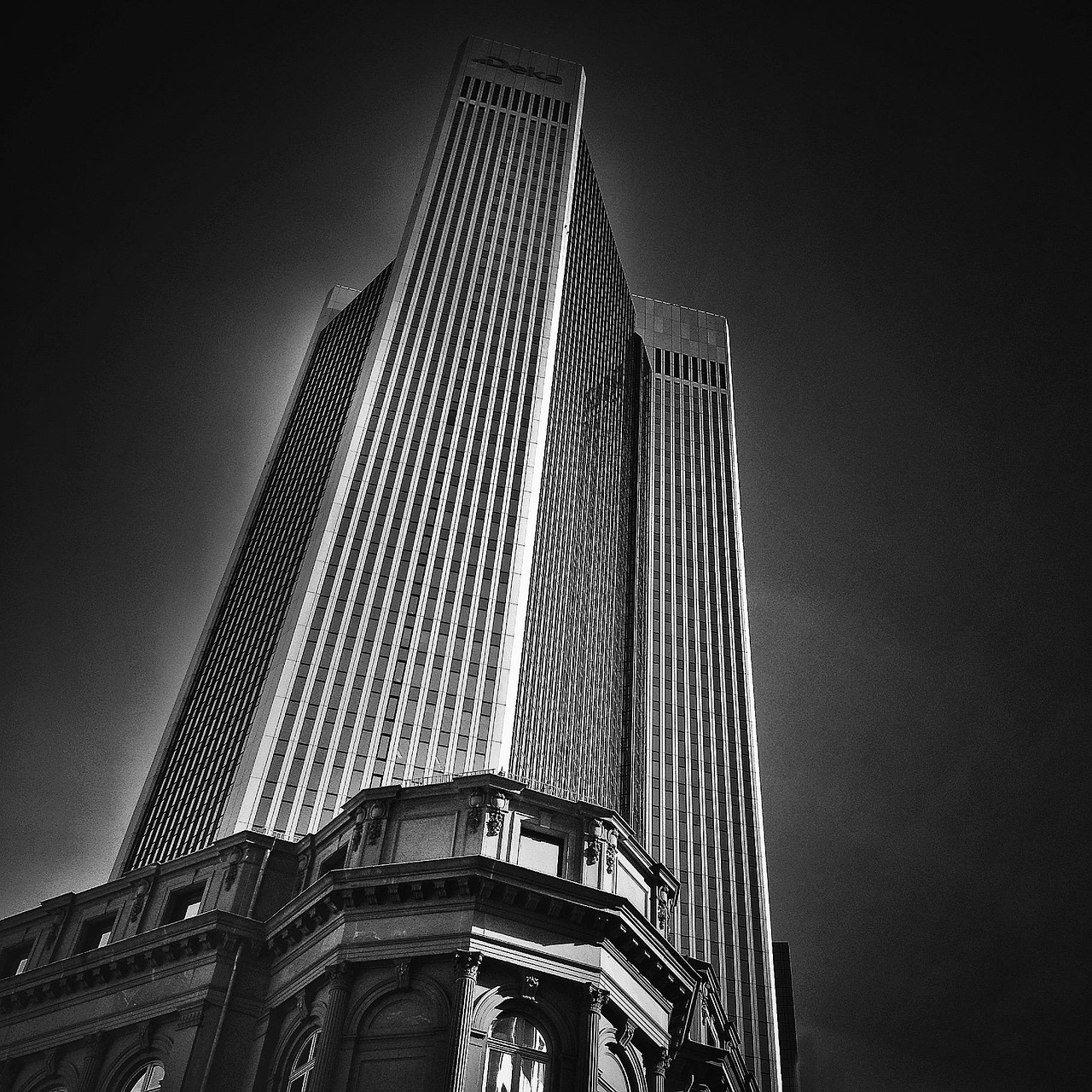 一科创板公司被立案调查！蹭“脑机接口”热点？2025年归母净利润同比下降超90%