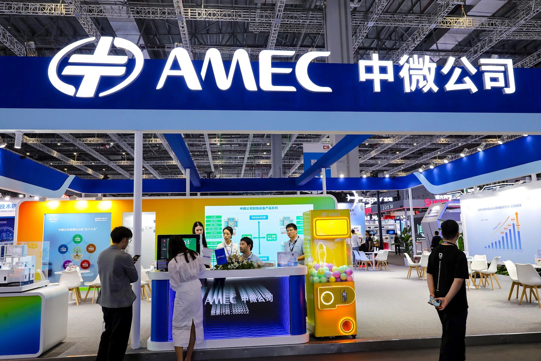 60岁创业，曾让美国公司“紧张”的男人，干出2100亿科技巨头