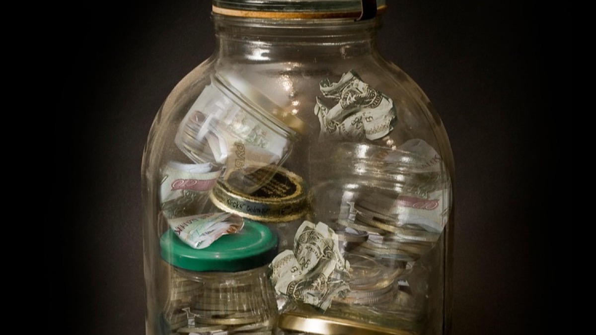 通富微电：拟募资44亿元用于封测产能提升等 2025年业绩预增