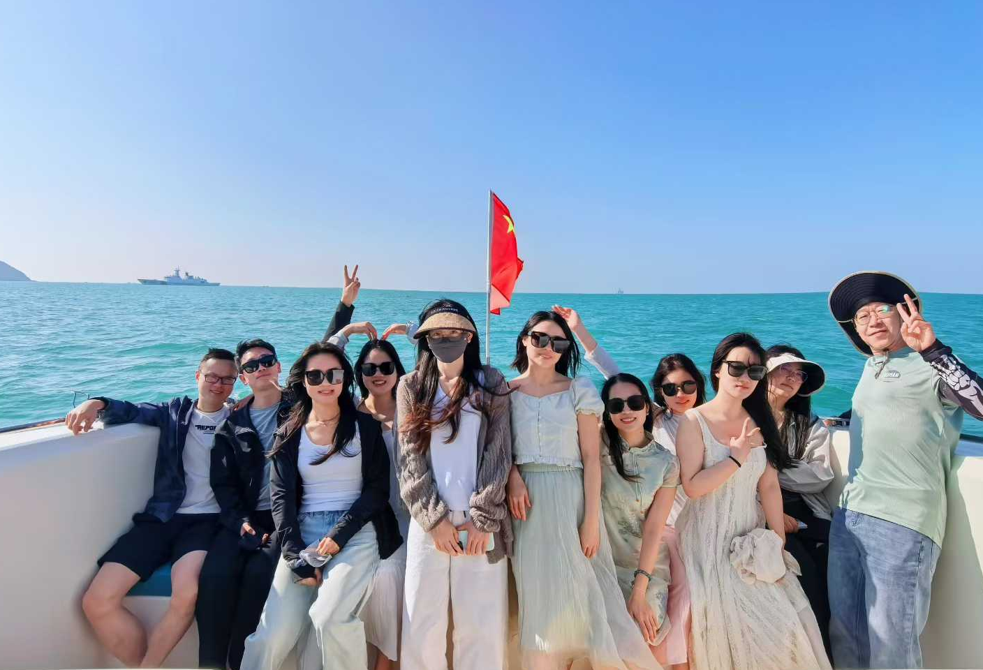 深蓝财经2025年度团建圆满落幕：三亚之行凝聚团队力量，共启新程